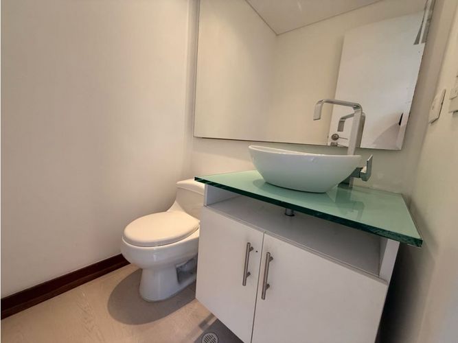Casa de 3 alcobas en venta en Loma Benedictinos, Envigado, 265 m² · foto 23 de 24