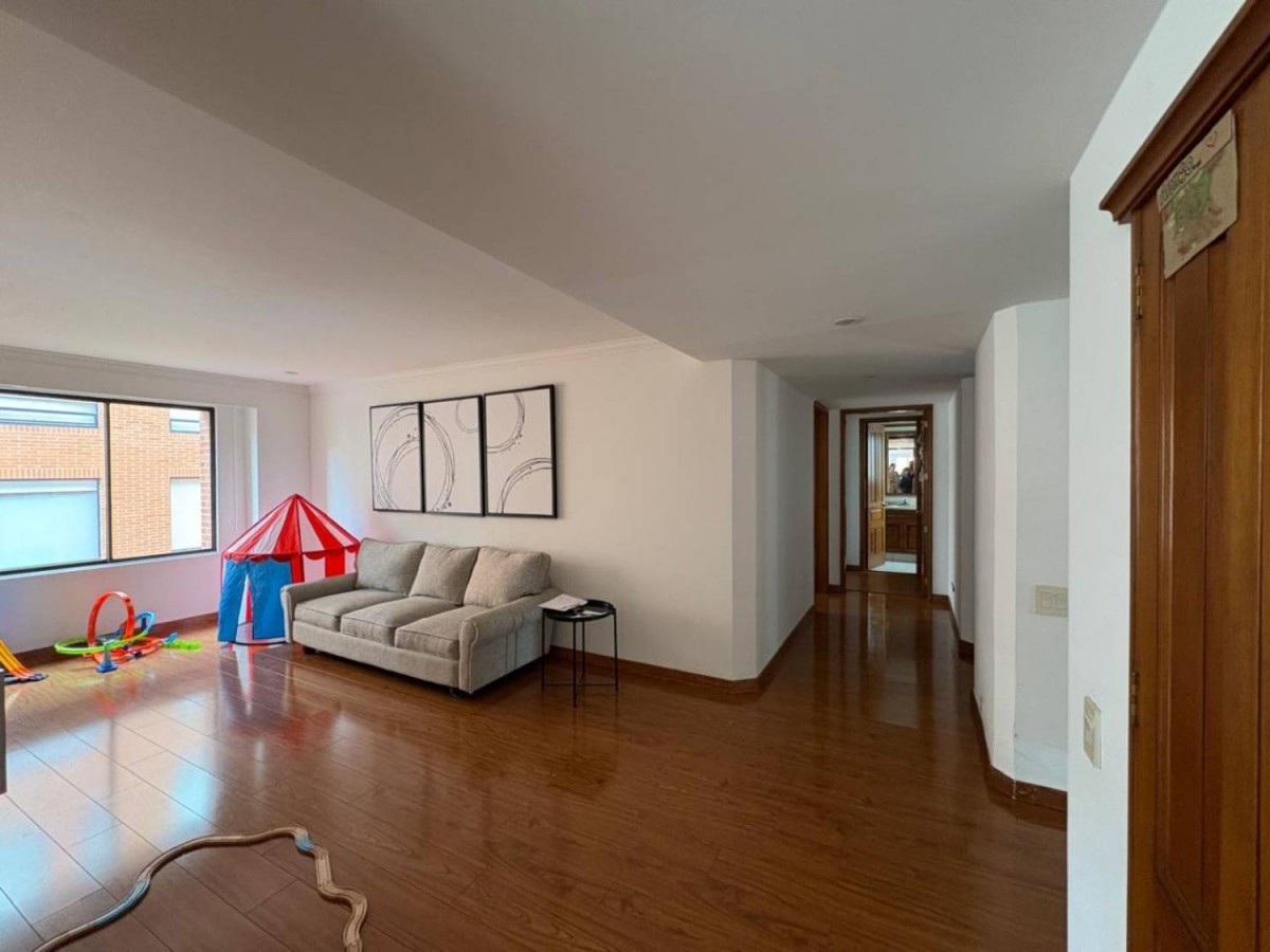 Apartamento en venta en Los Rosales, Bogotá · foto 11 de 24