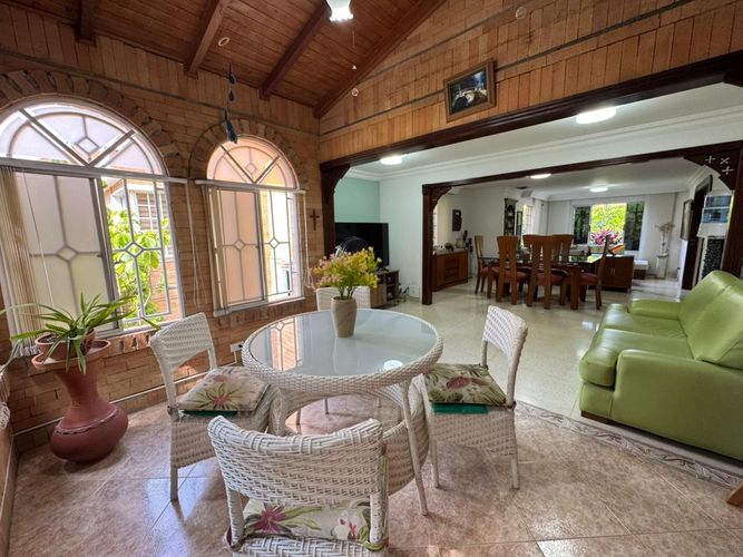 Casa de 5 alcobas en venta en Cañaveral, Floridablanca, 186 m² · foto 2 de 24
