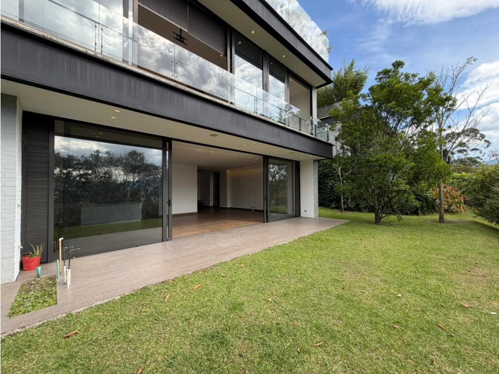 Apartamento en arriendo en El Poblado, Medellín · foto 3 de 24