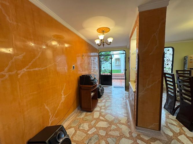 Casa de 5 alcobas en venta en La Victoria, Bucaramanga, 410 m² · foto 3 de 24