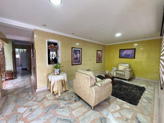 Casa de 5 alcobas en venta en La Victoria, Bucaramanga, 410 m² · foto 11 de 24