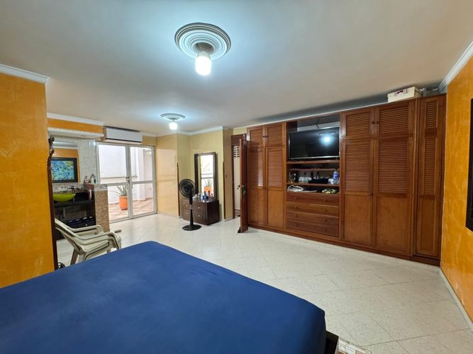 Casa de 5 alcobas en venta en La Victoria, Bucaramanga, 410 m² · foto 5 de 24