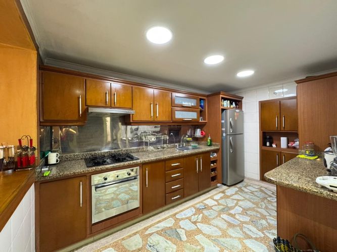 Casa de 5 alcobas en venta en La Victoria, Bucaramanga, 410 m² · foto 14 de 24
