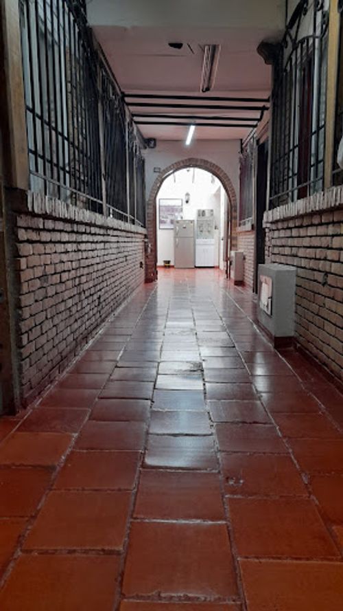 Casa de 6 alcobas en venta en Las Nieves, Bogotá, 958 m² · foto 3 de 8