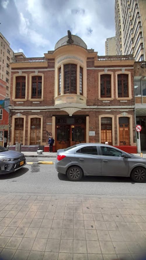 Casa de 6 alcobas en venta en Las Nieves, Bogotá, 958 m² · foto 8 de 8