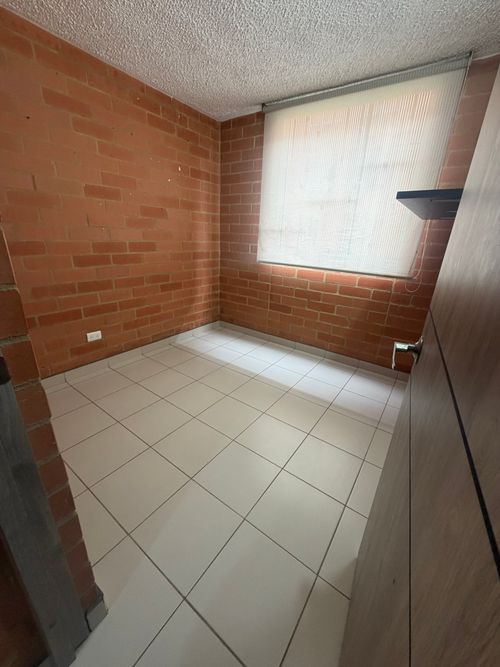 Apartamento de 3 alcobas en venta en Conjunto Residencial La Finca Super Manzana 8, Madrid, 64 m² · foto 7 de 11