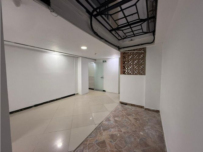 Local en arriendo en Suramericana, Medellín, 250 m² · foto 2 de 17