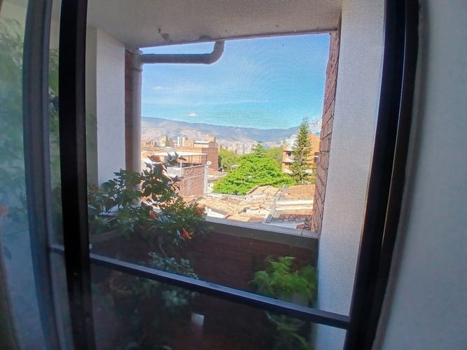 Apartamento de 3 alcobas en venta en La Castellana, Medellín, 117 m² · foto 3 de 24