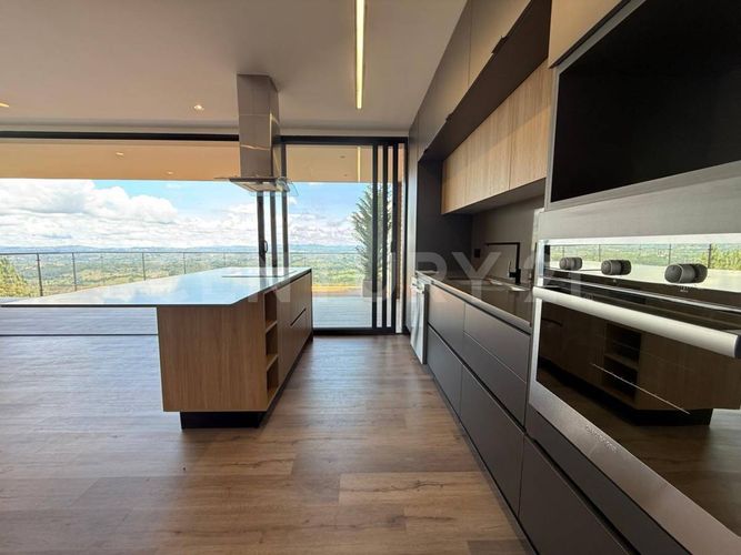 Casa de 3 alcobas en venta en La Convencion, Rionegro, 328 m² · foto 4 de 22