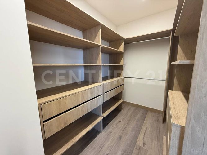 Casa de 3 alcobas en venta en La Convencion, Rionegro, 328 m² · foto 8 de 22
