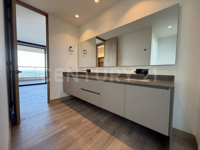 Casa de 3 alcobas en venta en La Convencion, Rionegro, 328 m² · foto 9 de 22