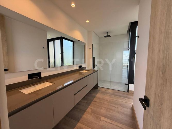 Casa de 3 alcobas en venta en La Convencion, Rionegro, 328 m² · foto 10 de 22