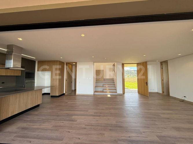 Casa de 3 alcobas en venta en La Convencion, Rionegro, 328 m² · foto 13 de 22