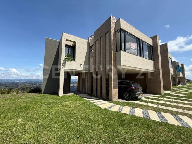 Casa de 3 alcobas en venta en La Convencion, Rionegro, 328 m² · foto 22 de 22