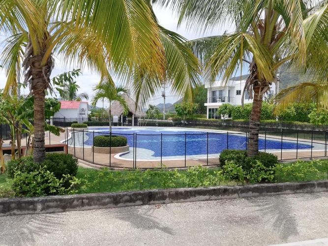Casa de 5 alcobas en venta en Ricaurte, 153 m² · foto 12 de 17