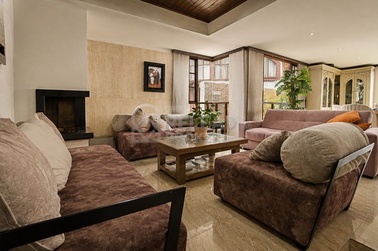 Casa de 3 alcobas en venta en San Jose De Bavaria, Bogotá, 230 m² · foto 2 de 24