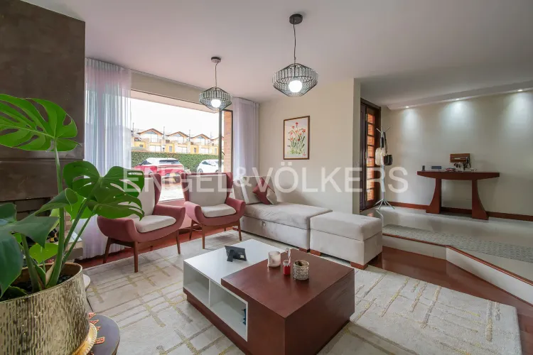 Casa de 4 alcobas en venta en El Estadio, Chía, 277 m² · foto 2 de 20