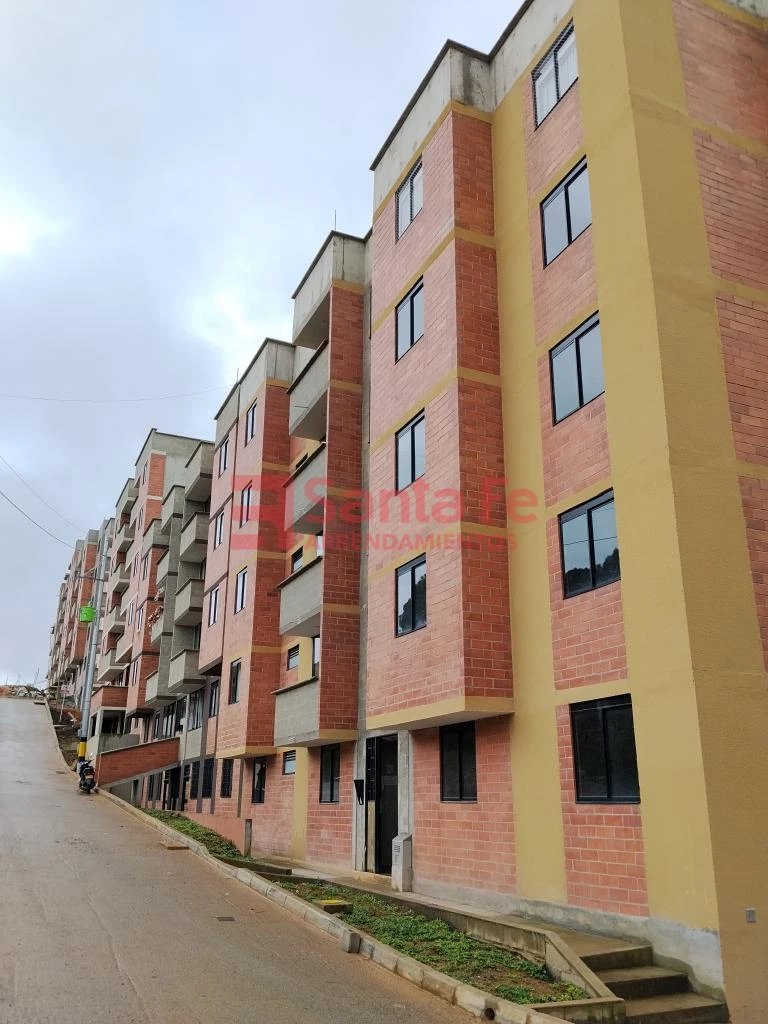 3BR Apartment in Medellín (76 m²) - 2