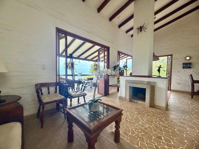 Casa de 4 alcobas en venta en Miravalle Dapa, Yumbo · foto 2 de 24