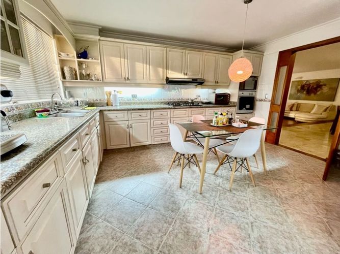Casa de 4 alcobas en venta en La Candelaria, Medellín, 360 m² · foto 9 de 21