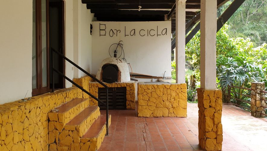 Casa de 4 alcobas en venta en Bellavista, Cali, 1674 m² · foto 16 de 24