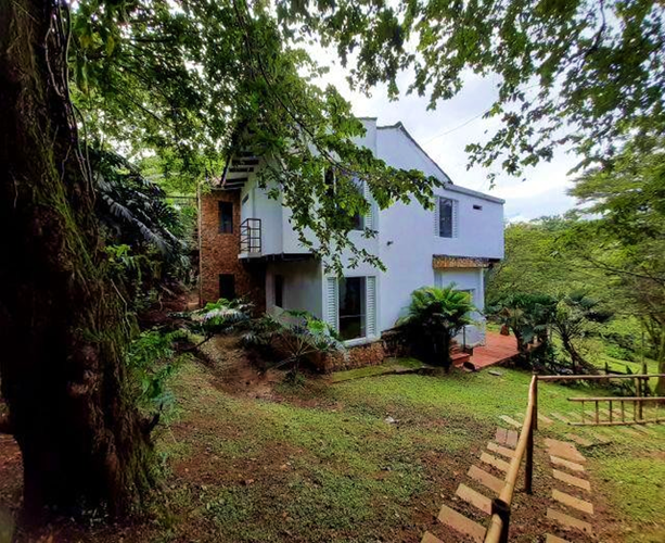 Casa de 4 alcobas en venta en Bellavista, Cali, 1674 m² · foto 19 de 24
