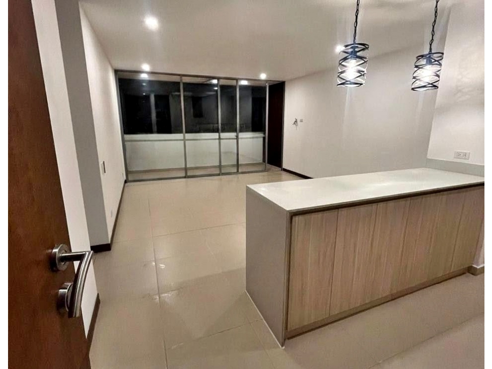 Apartamento en arriendo en Loma De Los Gonzalez, Medellín · foto 2 de 20