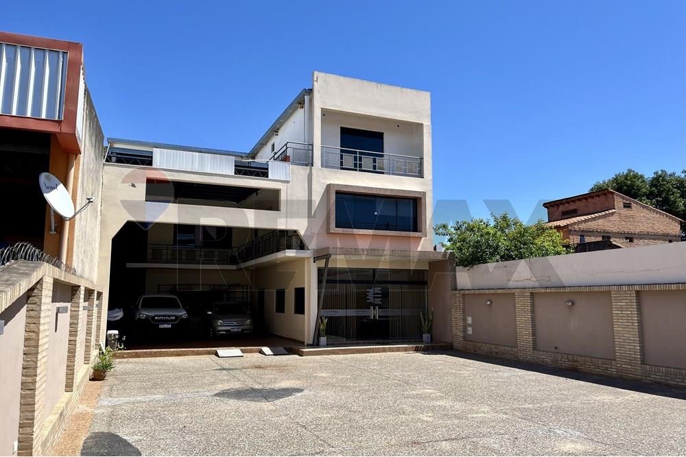 VENTA LOCAL / SHOWROOM CON DEPARTAMENTOS — foto 2