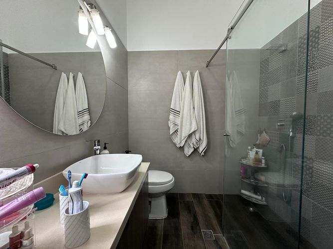 Casa de 4 alcobas en venta en Los Naranjos, Medellín, 220 m² · foto 19 de 20