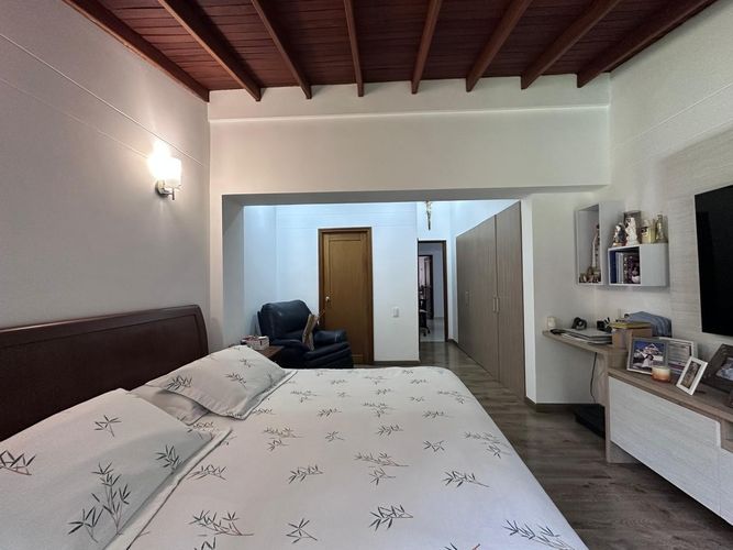 Casa de 4 alcobas en venta en Los Naranjos, Medellín, 220 m² · foto 8 de 20