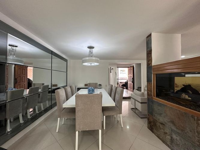 Casa de 4 alcobas en venta en Los Naranjos, Medellín, 220 m² · foto 9 de 20