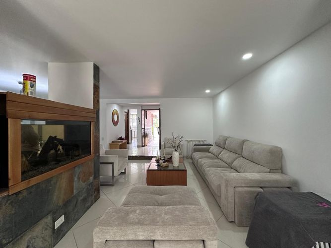 Casa de 4 alcobas en venta en Los Naranjos, Medellín, 220 m² · foto 10 de 20
