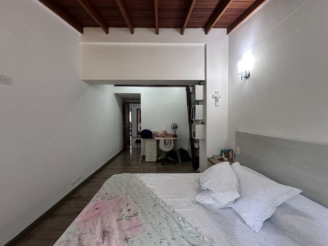 Casa de 4 alcobas en venta en Los Naranjos, Medellín, 220 m² · foto 6 de 20