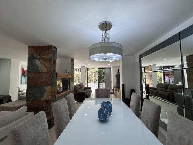 Casa de 4 alcobas en venta en Los Naranjos, Medellín, 220 m² · foto 5 de 20