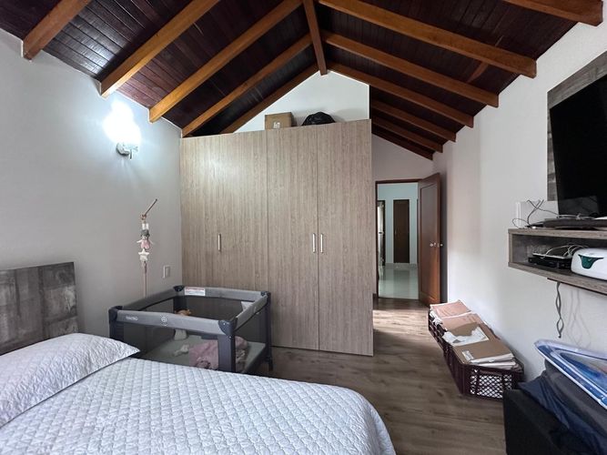 Casa de 4 alcobas en venta en Los Naranjos, Medellín, 220 m² · foto 11 de 20