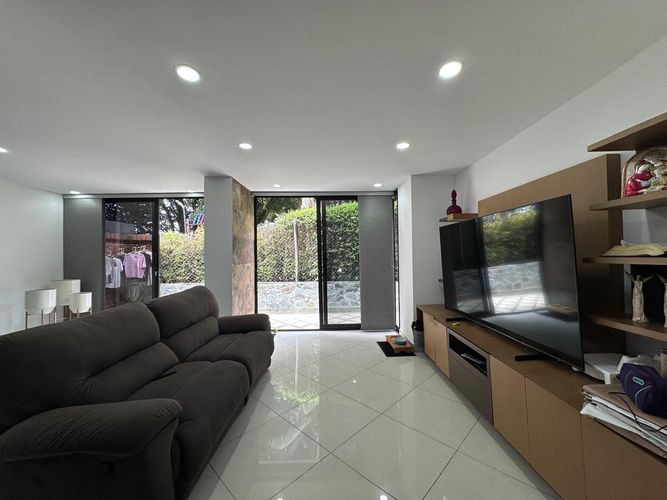 Casa de 4 alcobas en venta en Los Naranjos, Medellín, 220 m² · foto 7 de 20