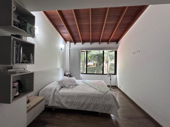 Casa de 4 alcobas en venta en Los Naranjos, Medellín, 220 m² · foto 12 de 20