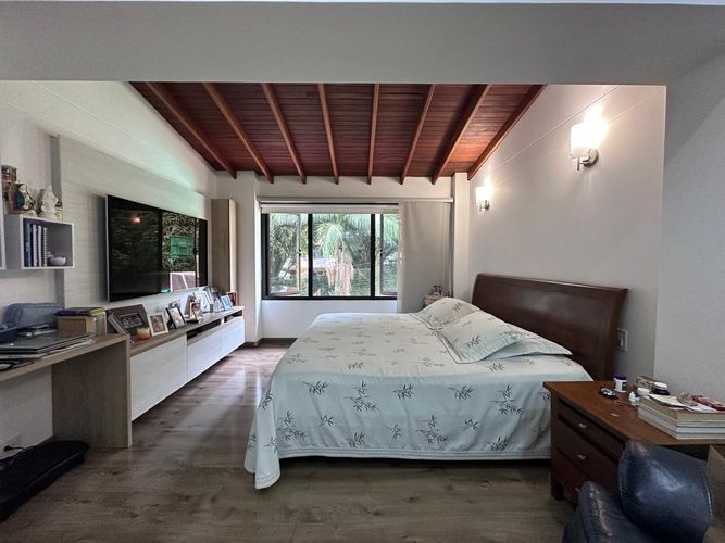 Casa de 4 alcobas en venta en Los Naranjos, Medellín, 220 m² · foto 15 de 20