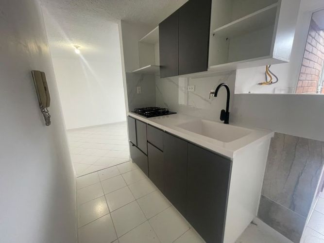 Apartamento de 2 alcobas en venta en Laureles, Medellín, 75 m² · foto 2 de 12