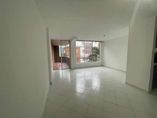 Apartamento de 2 alcobas en venta en Laureles, Medellín, 75 m² · foto 3 de 12