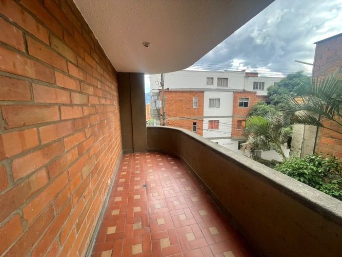 Apartamento de 2 alcobas en venta en Laureles, Medellín, 75 m² · foto 5 de 12