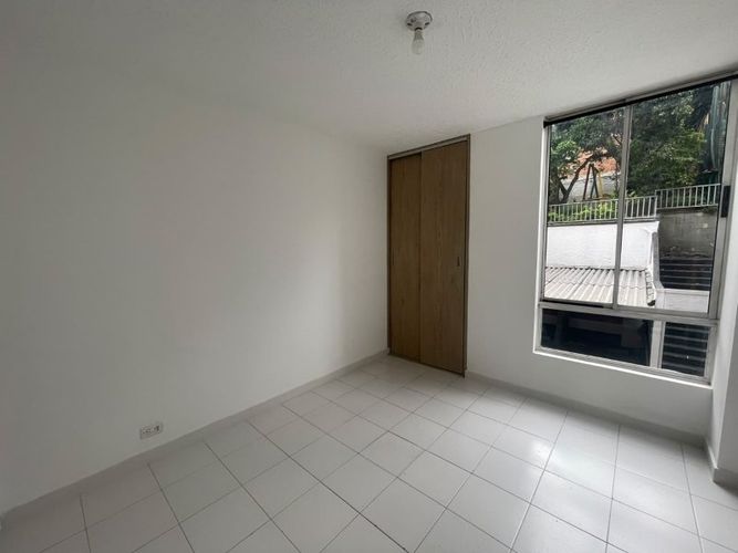 Apartamento de 2 alcobas en venta en Laureles, Medellín, 75 m² · foto 9 de 12