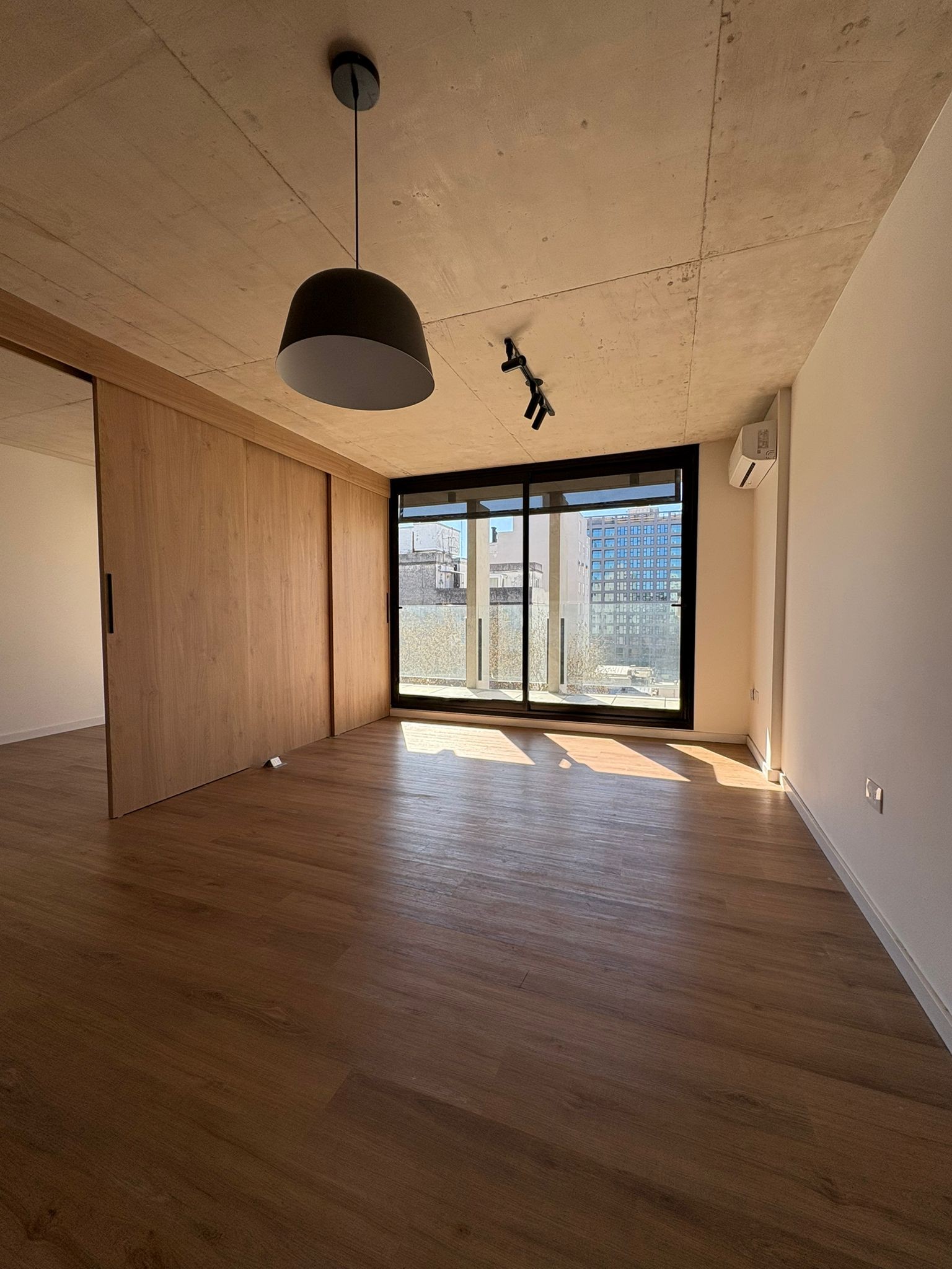 Alquiler apartamento, 2 dormitorios en el Centro, piso alto. Opción de alquilar garaje.
