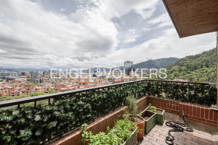 Apartamento de 4 alcobas en venta en Chico Norte, Bogotá, 471 m² · foto 17 de 18
