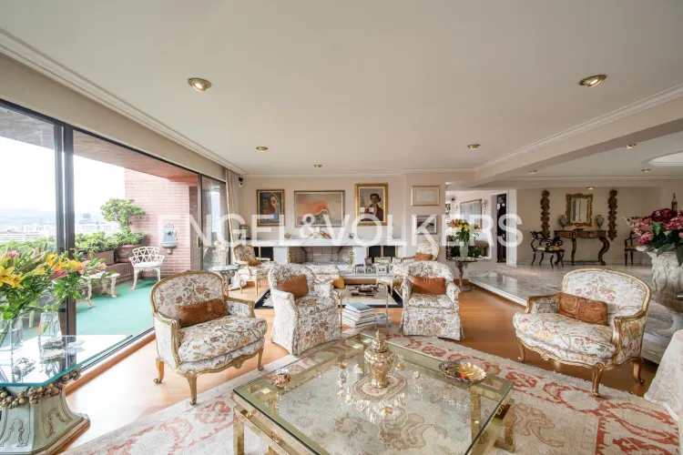 Apartamento de 4 alcobas en venta en Chico Norte, Bogotá, 471 m² · foto 2 de 18