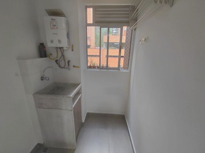Apartamento de 3 alcobas en arriendo en Loma De San Jose, Sabaneta, 89 m² · foto 23 de 23