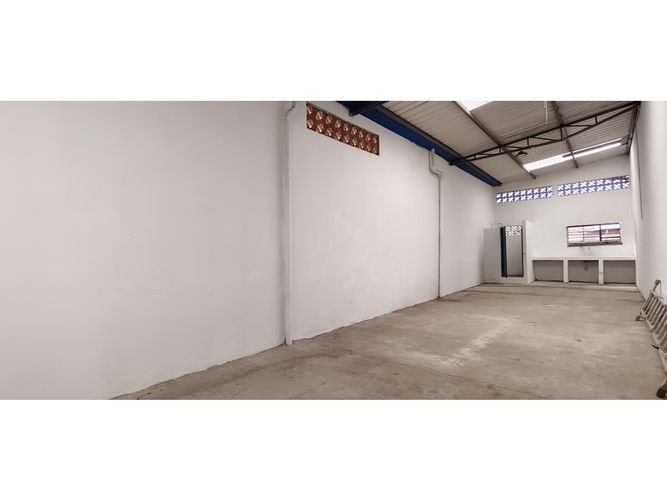 Bodega en arriendo en Naranjal, Medellín, 90 m² · foto 2 de 8