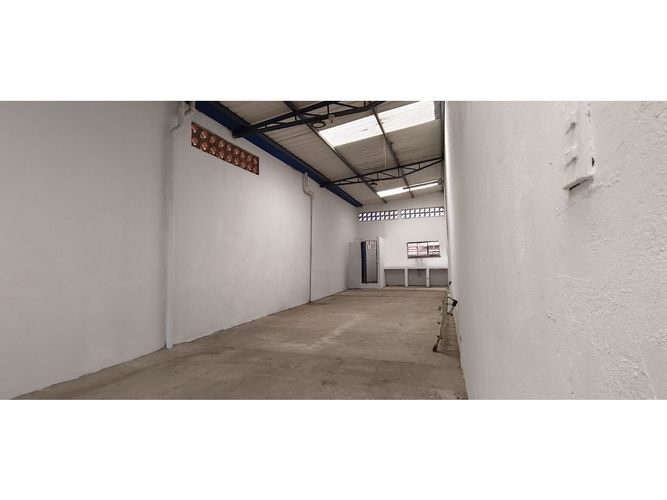 Bodega en arriendo en Naranjal, Medellín, 90 m² · foto 8 de 8