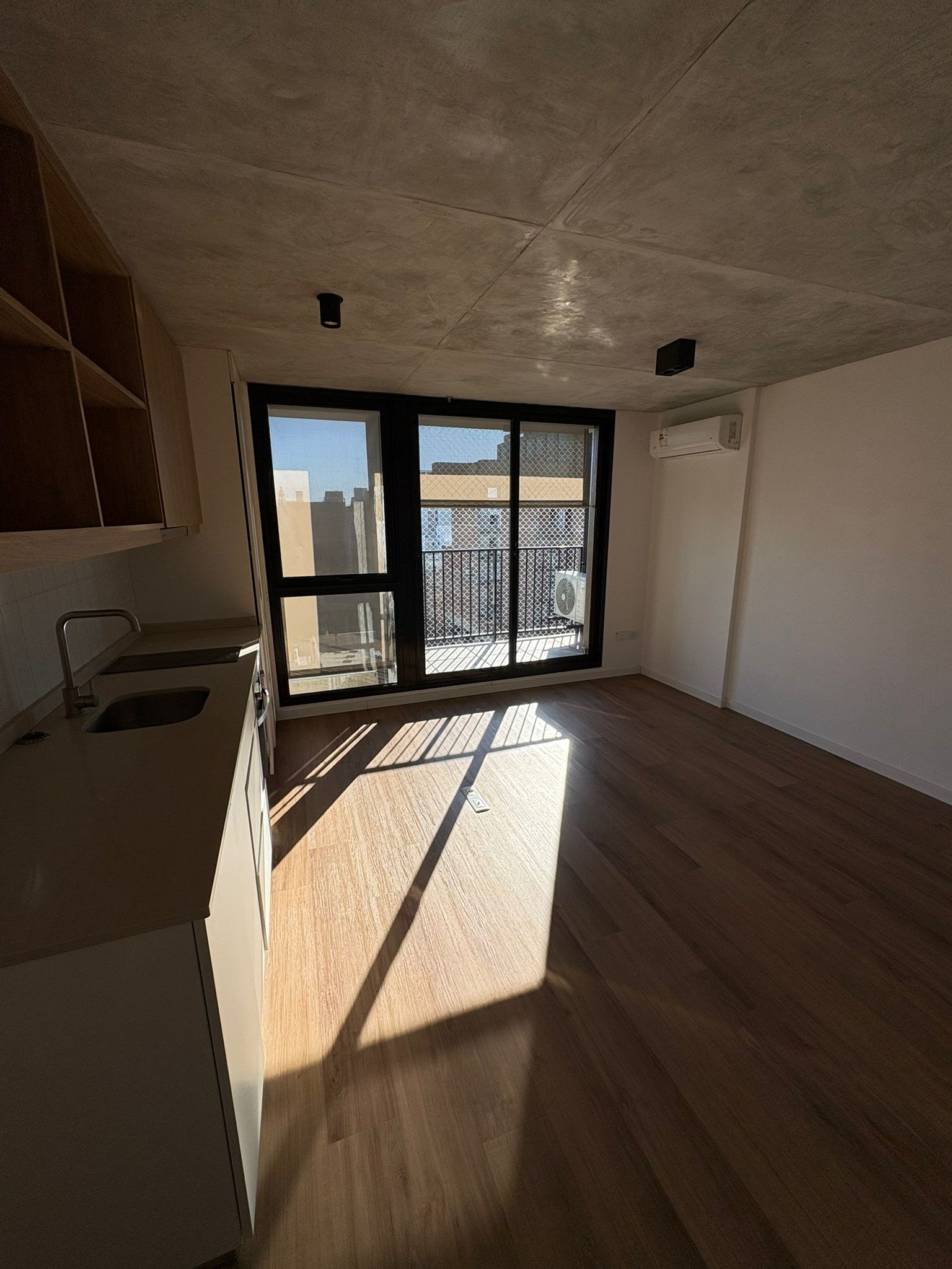 Alquiler de apartamento, 1 dormitorio, piso 10, en el Centro de Montevideo.